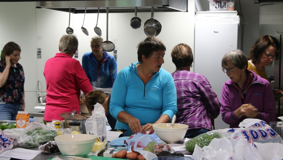 Alle i sving med hver sin matrett Foto.BjørgS.