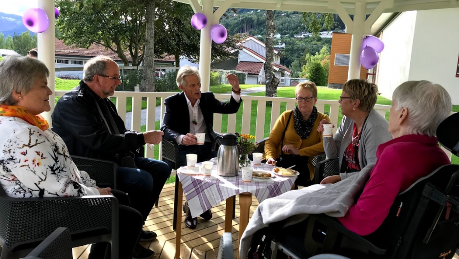 Valldal helselag spanderte 6 stolar som var gode å sitje i. Valldal helselag spanderte 6 stolar som var gode å sitje i.