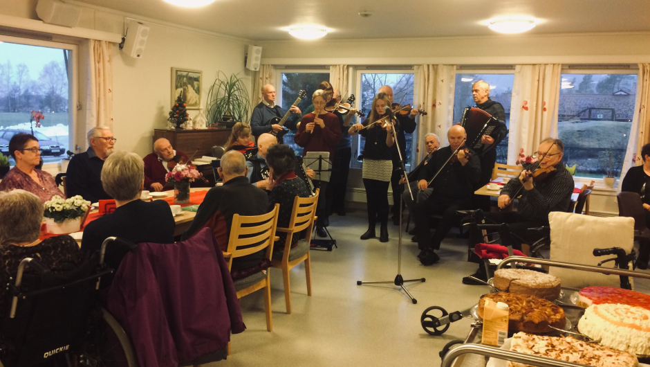 Valldal Spelmannslag skapte flott stemning.