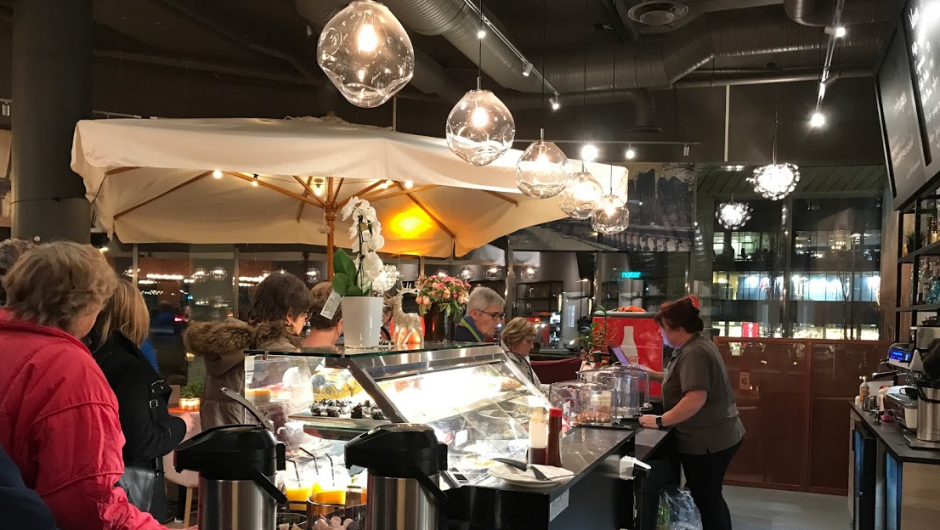 Litt av Moaatmosfæren, - betalingskø! Litt av Moaatmosfæren, - betalingskø!