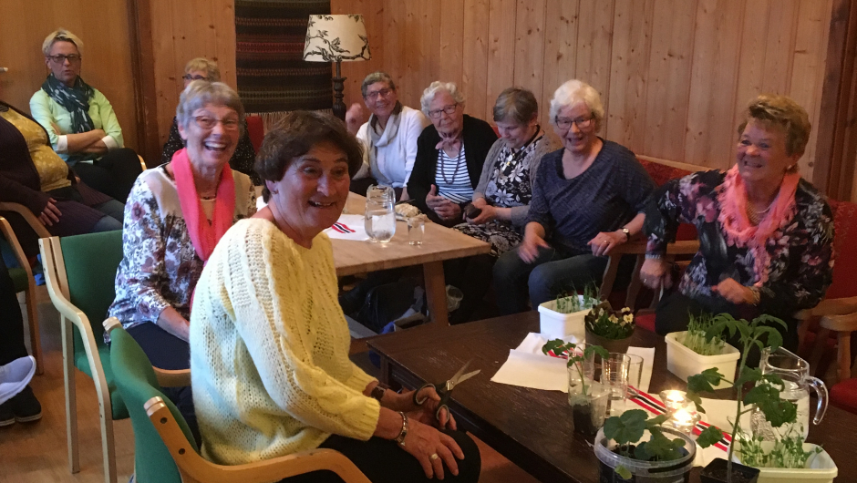 Så artig kan man ha det på et hagemøte!