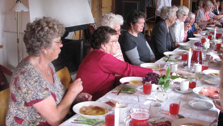 Godt med rømmegraut og spekemat. Godt med rømmegraut og spekemat.