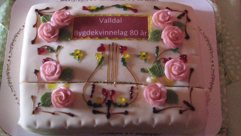 Jubileumskake ved 80-årsjubileum.