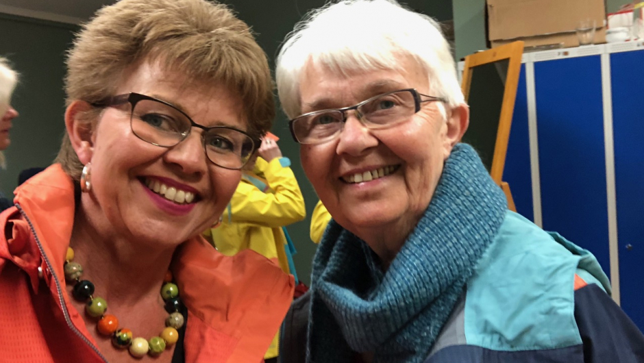 Mor og datter - som mannekenger. Kathrine og Ellen-Marie Mor og datter - som mannekenger. Kathrine og Ellen-Marie