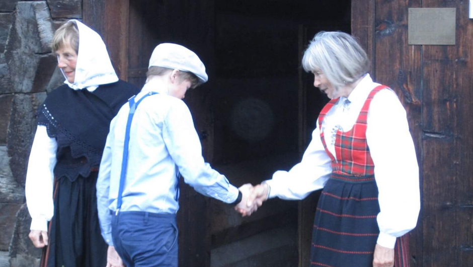 Lom Bygdekvinnelag ynsjer gjestane velkomne Lom Bygdekvinnelag ynsjer gjestane velkomne