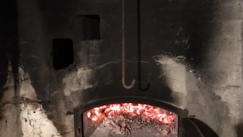 Bakerovnen på bygdetunet ble fyrt opp