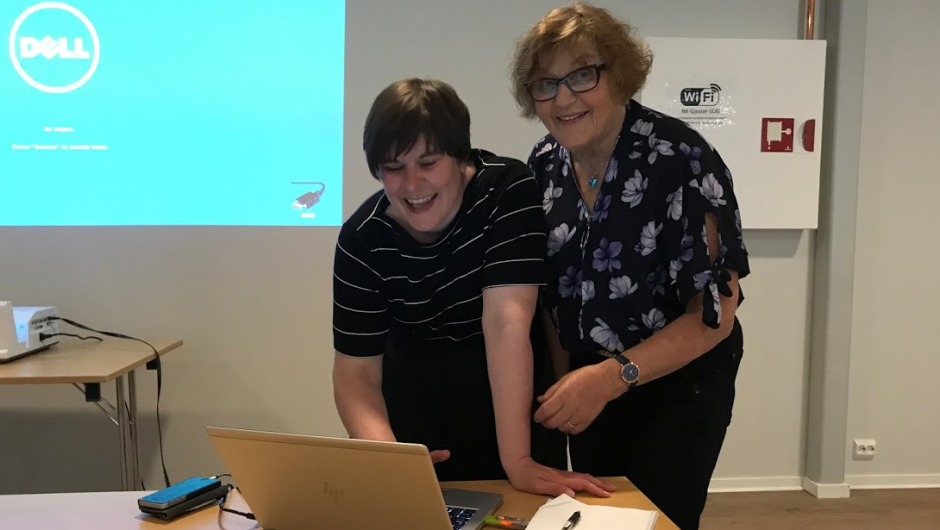 Ingrid fekk data og prosjektor til å samarbeide. Ingrid fekk data og prosjektor til å samarbeide.