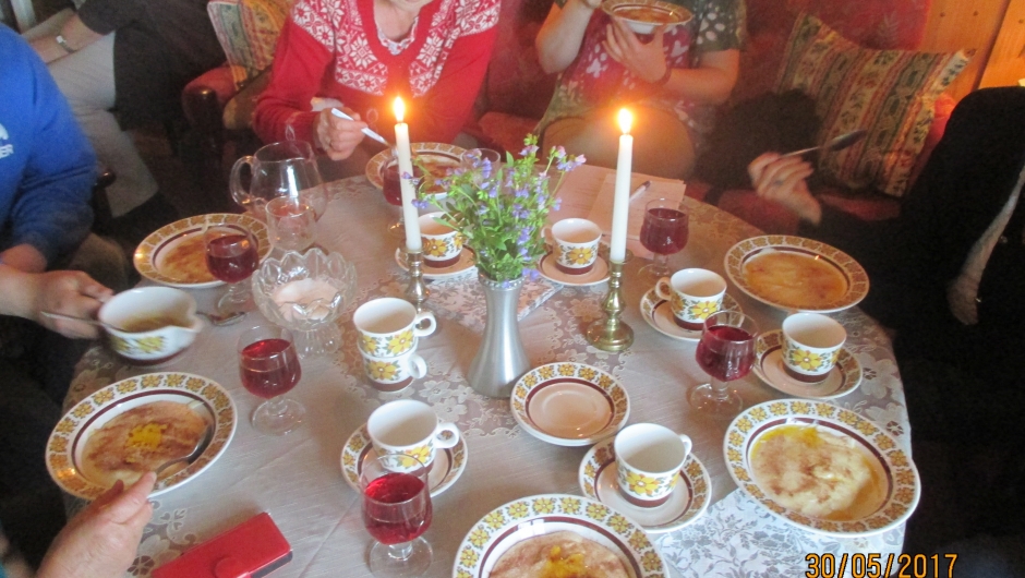 Vi er samlet til grøtspising.