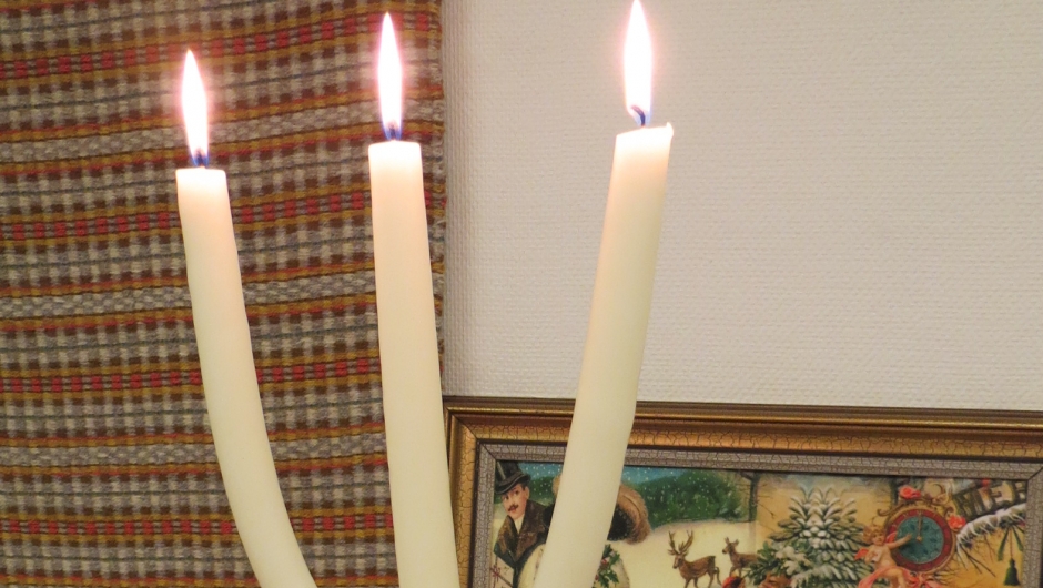 Hellig Tre Kongers-lyset sto tent hele kvelden, støpt av Ingvild Hellig Tre Kongers-lyset sto tent hele kvelden, støpt av Ingvild