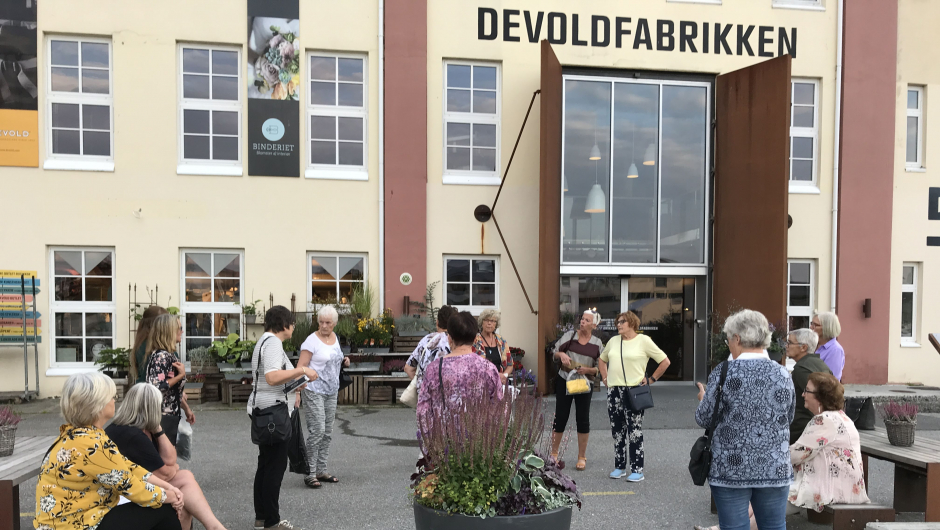 Berre ein halv time til å sjå oss rundt, men nokre handleposar vart det likevel! Berre ein halv time til å sjå oss rundt, men nokre handleposar vart det likevel!