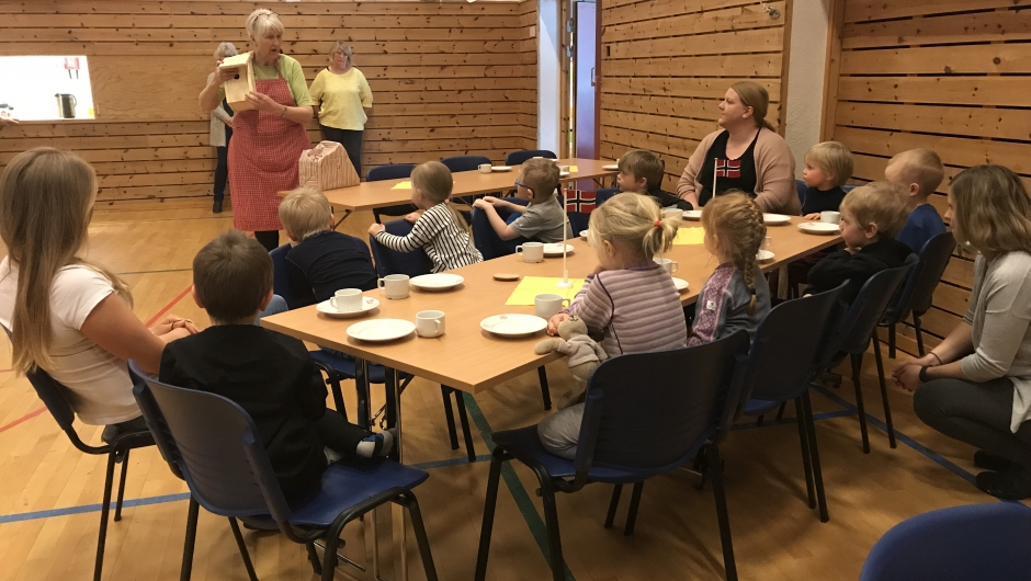 Vi donerte fuglekassen vi vant til barnehagen Vi donerte fuglekassen vi vant til barnehagen