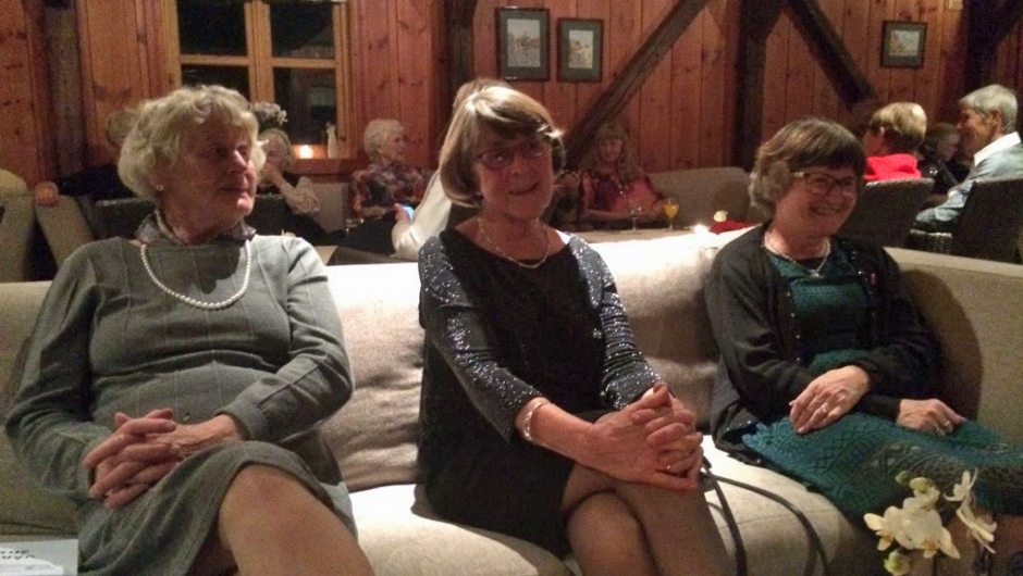 Damene hygger seg Damene hygger seg