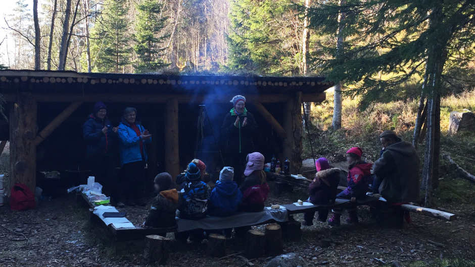 Barna synger en sang Barna synger en sang