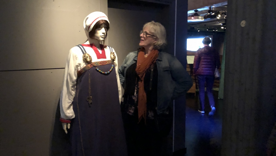 Solveig Thomasen beundra denne fine drakten.