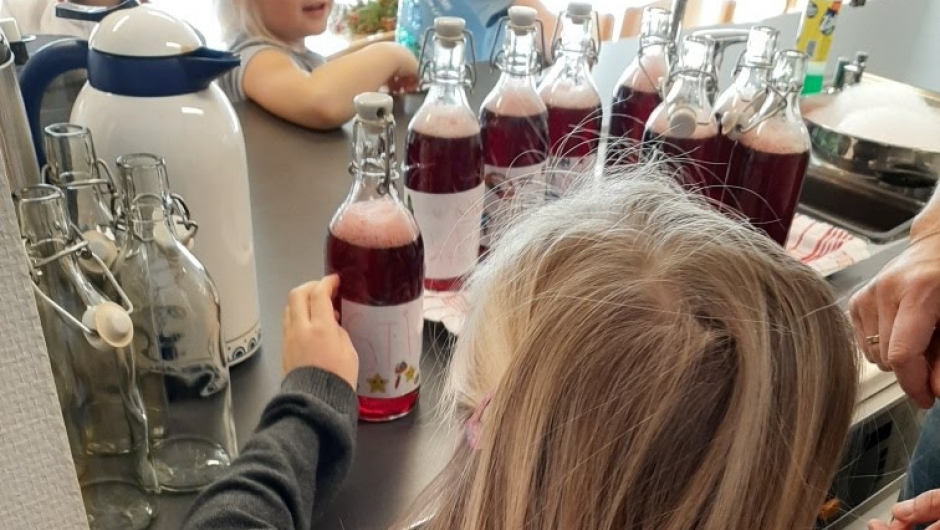 Kjekt å hjelpe til. Kjekt å hjelpe til.