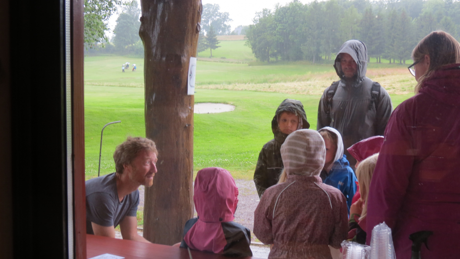 De første kurskveldene regnet det jevnt. Men ungene var like blide. De første kurskveldene regnet det jevnt. Men ungene var like blide.