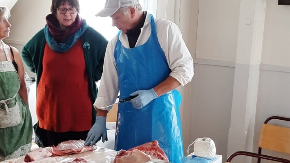 Kjøt frå villsau på menyen. Kjøt frå villsau på menyen.