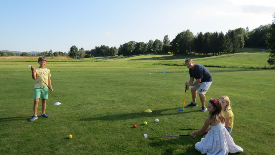 Trener André var flink med ungene - det viktigste er ikke å være best, men å ha det gøy, var hans melding.___ Trener André var flink med ungene - det viktigste er ikke å være best, men å ha det gøy, var hans melding.