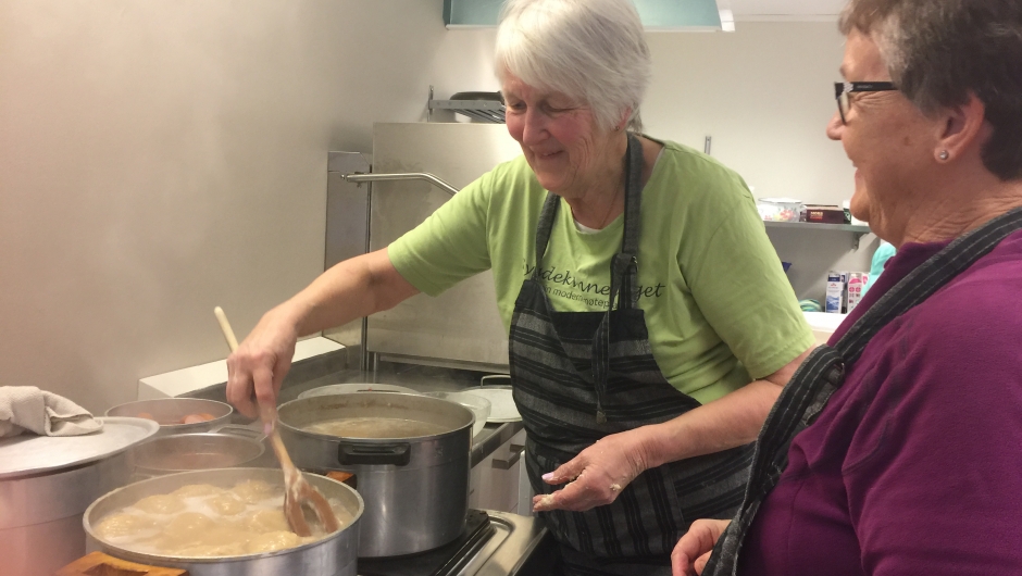 Ballen trekker i grytene Ballen trekker i grytene