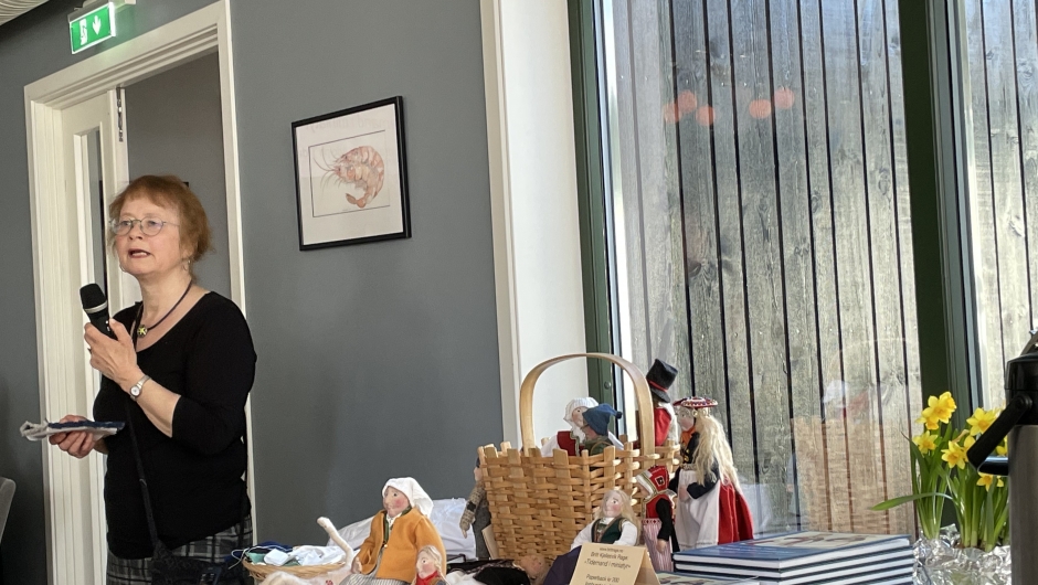 Britt Kjellesvik Rage Britt Kjellesvik Rage og dokkene hennes.