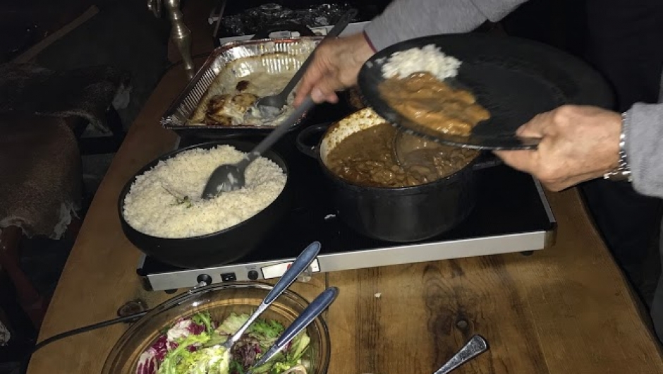 Velsmakande biffgryte, marinert lammesteik, vikingkarbonadar, salat, ris, fløtegratinerte poteter, indrefilet av storfe som smelta i munnen! Velsmakande biffgryte, marinert lammesteik, vikingkarbonadar, salat, ris, fløtegratinerte poteter, indrefilet av storfe som smelta i munnen!