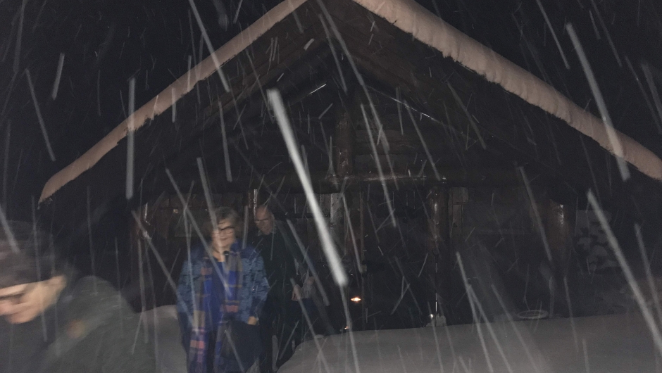 Endeleg snø!! - Vikinghuset i bakgrunnen. Endeleg snø!! - Vikinghuset i bakgrunnen.