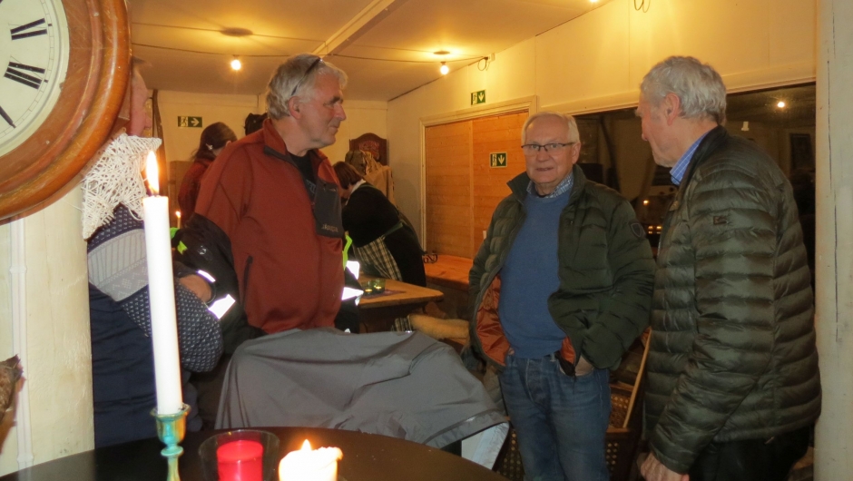 Hof var representert med Ole Bertil og Jens - her i prat med Einar G. Hof var representert med Ole Bertil og Jens - her i prat med Einar G.