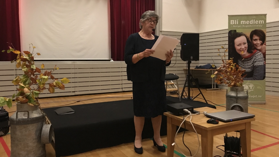 Anne Lise Meisingset fortalte om lagets aktiviteter i gamle dager Anne Lise Meisingset fortalte om lagets aktiviteter i gamle dager