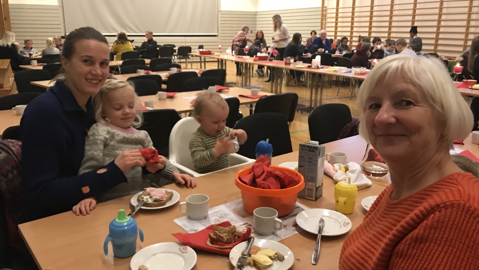 Små og store koste seg Små og store koste seg