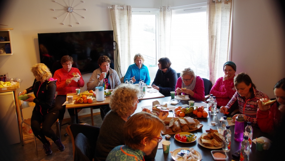 Felles lunch på bygdarommet. Felles lunch på bygdarommet.
