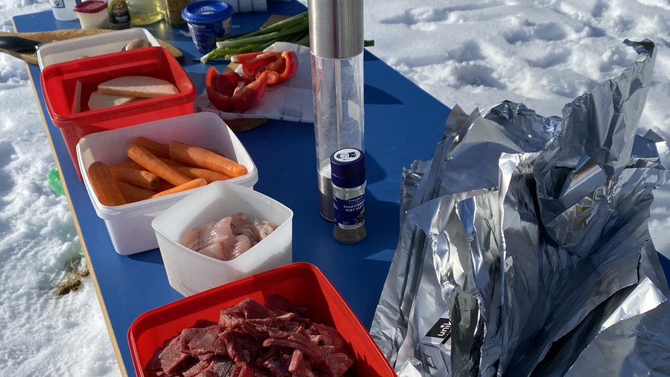 Bålmatpakke med rotgrønnsaker