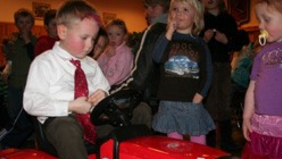 Isak Gurrik var veldig fornøyd da han vant traktoren