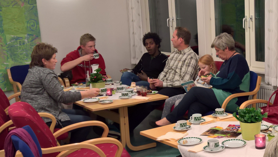 Servering og hygge Hygge rundt bordet.