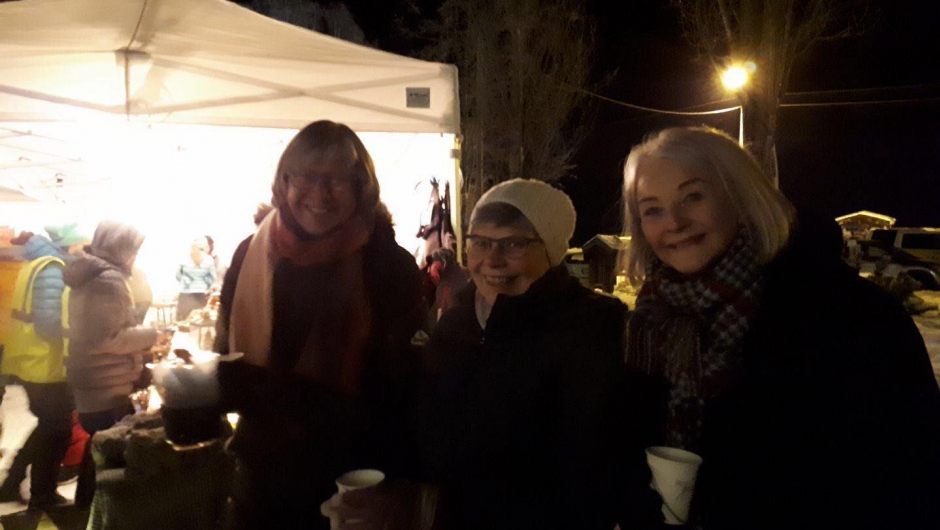 Gløggservering og julegrantenning Gløggservering og julegrantenning