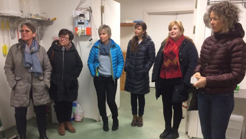 Jentutten følger med Jentutten følger med