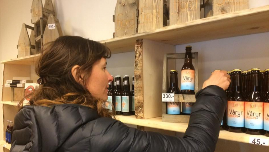 Anne Jenny finner godsaker i hyllene Anne Jenny finner godsaker i hyllene