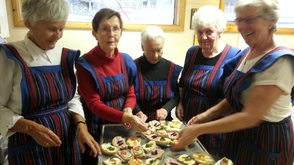 Foto: Liv Solfrid Lono Bygdekvinner i aksjon på Soknehuset