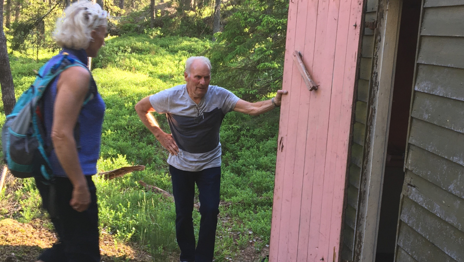 Kristin og Tor-Erik på tur inn i hytta Kristin og Tor-Erik på tur inn i hytta