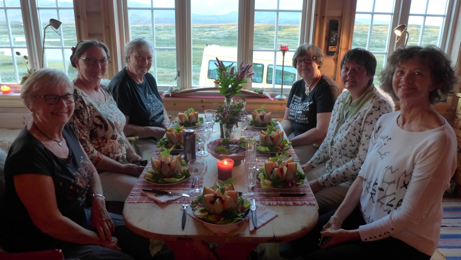 Kveldsmåltid Hyggeleg kveldsmåltid.