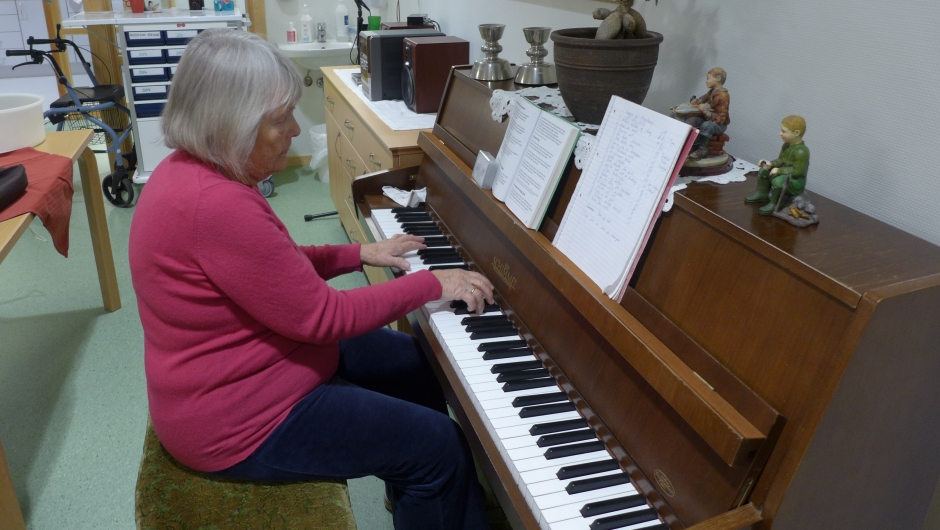 Pianomusikk til allsangen. Pianomusikk til allsangen.