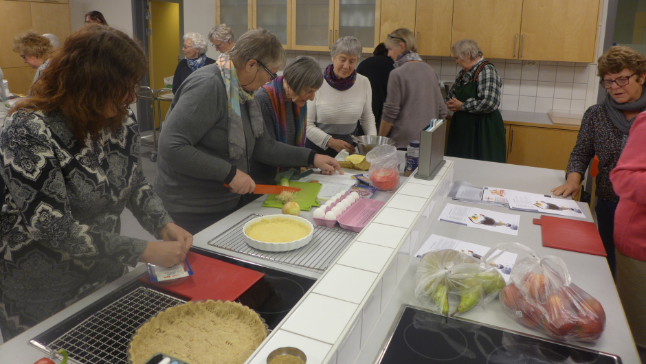 Ivrige bygdekvinner.