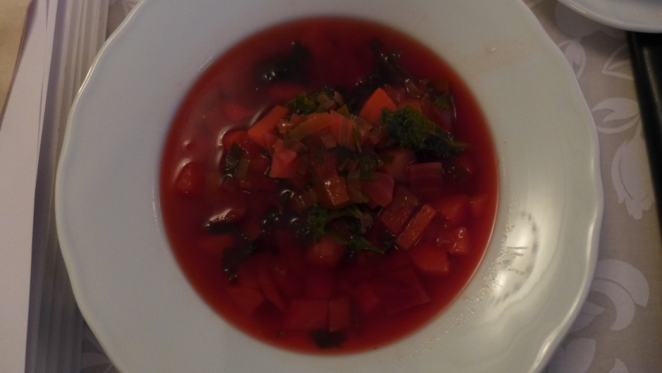 Me fekk servert deileg grønsaksuppe.