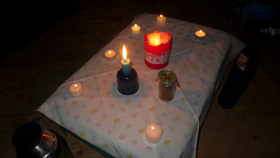 Duk og lys på "bordet" må det vera!