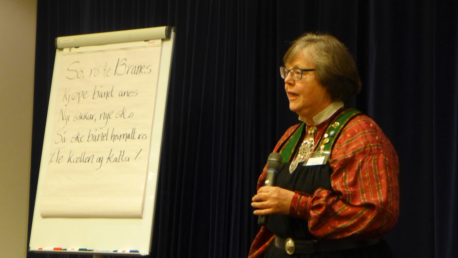 "So, ro te bånet" Kristin tek eit stev.