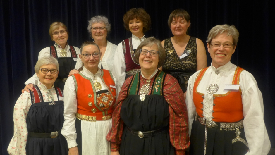 May Britt Dannemark leia oss godt gjennom årsmøtet. M.B.D. til høgre.