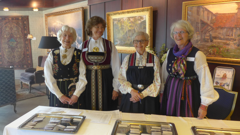 Velkommen til årsmøtet. Sigrid Hals, Frøydis Løkensgård, Else Hval og Helga Wetterhus
