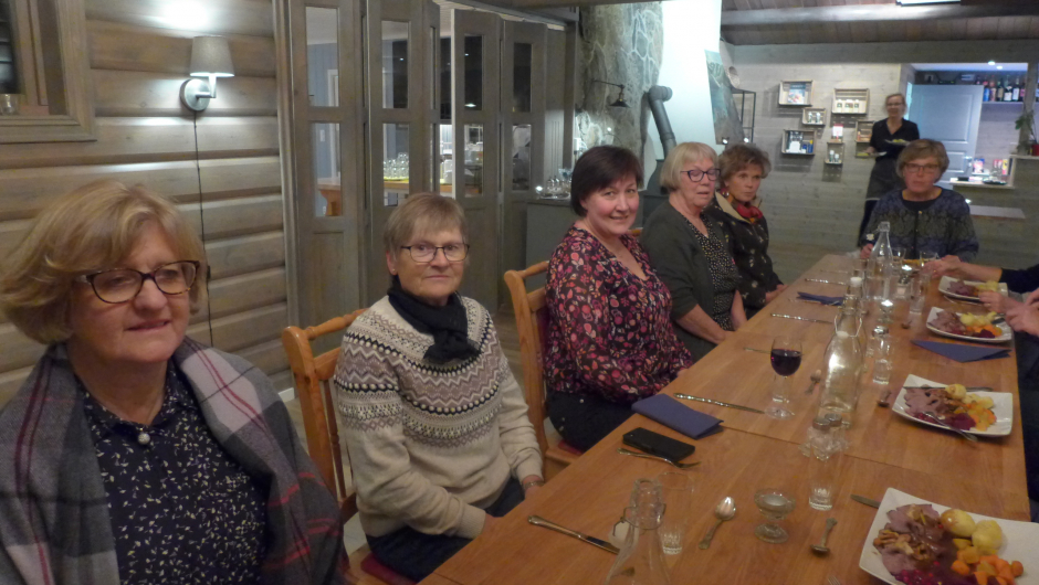 Samla rundt middagsbordet