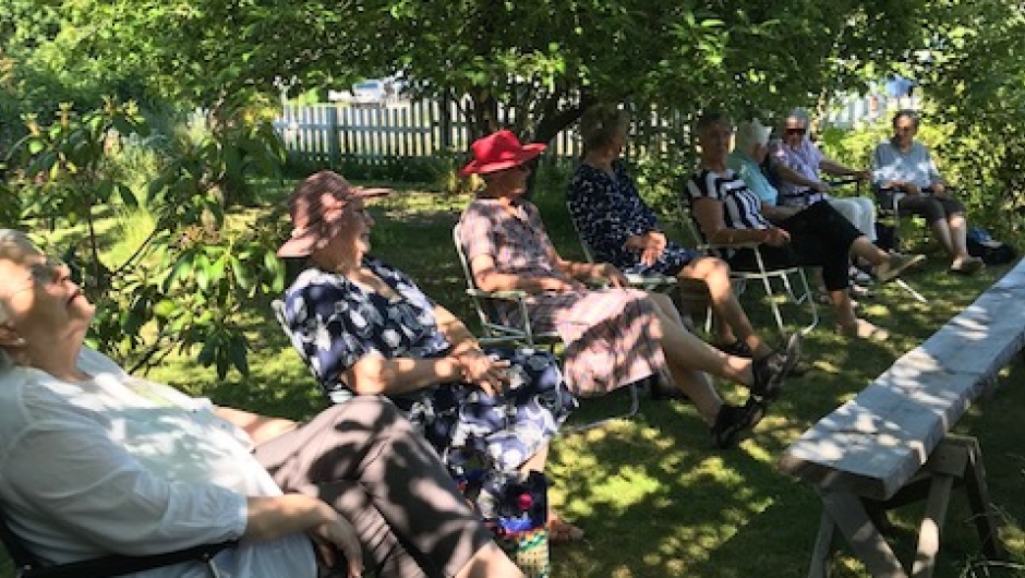 Damer med hatt. Foto: Kirsti Lund Damer med hatt