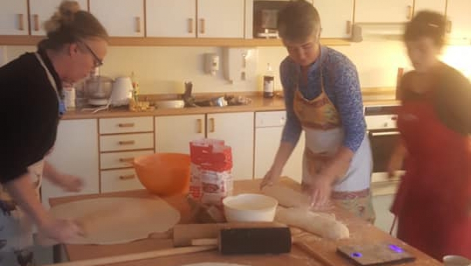 Lefsebaking full konsentrasjon