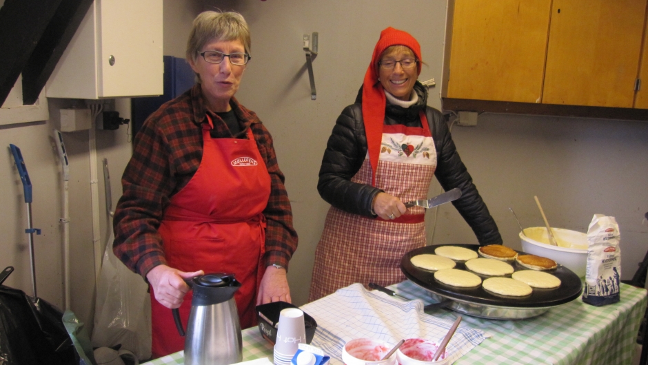 Liv og Kjersti steker sveler Liv og Kjersti steker sveler